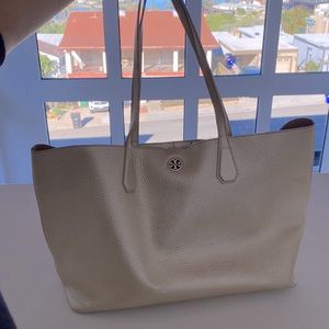 TORY BURCH AUTHENTIC GOLD PURSE! GORGEOUS!